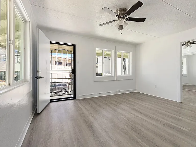718 Kamuela Ave — Photo 2