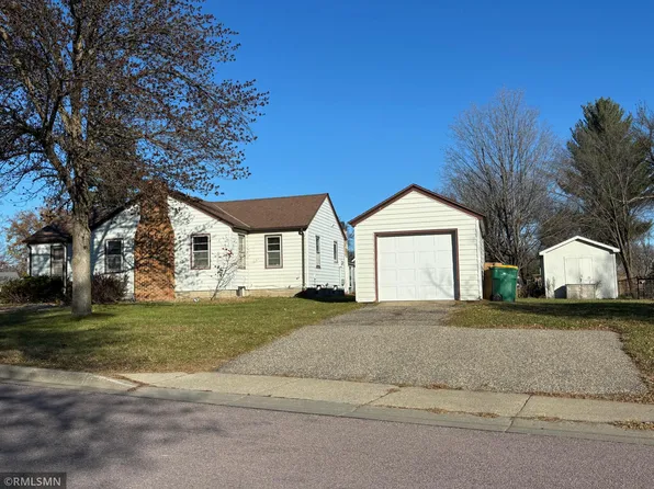 102 N Park Ln, Le Sueur, MN 56058