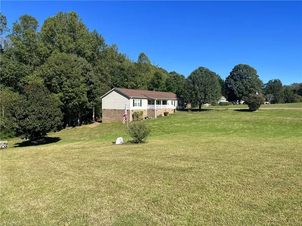 220 Angieline Dr, Stokesdale, NC 27357