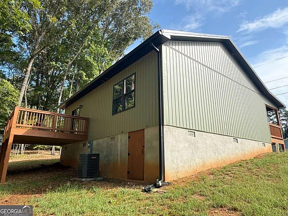 3rd image of 41 Buckhorn Tavern Rd