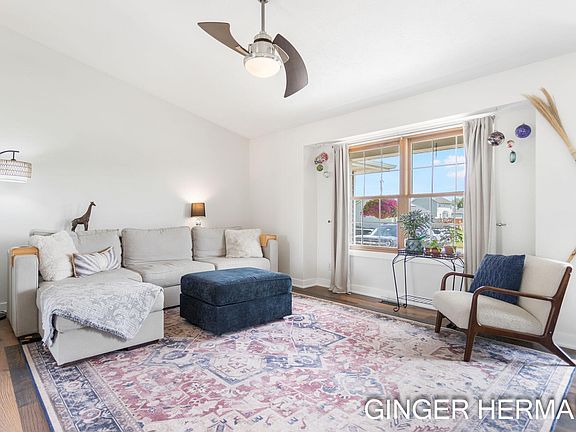 3rd image of 4107 Mallard Ln