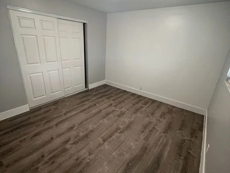2500 Johnson St — Photo 27