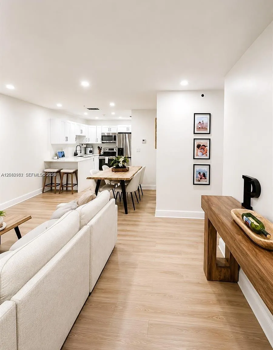 Playa Lago Condo Ph Ii — Photo 1