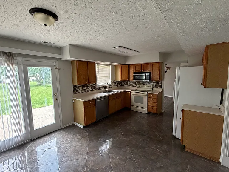 411 Garden Grace Dr — Photo 14