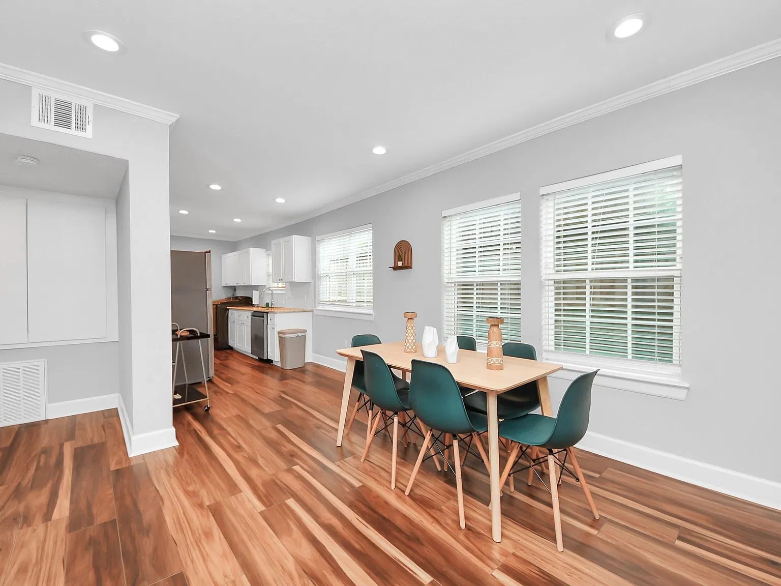 2 bed, 2.0 bath, 2464 sqft, $2,500 — Photo 4