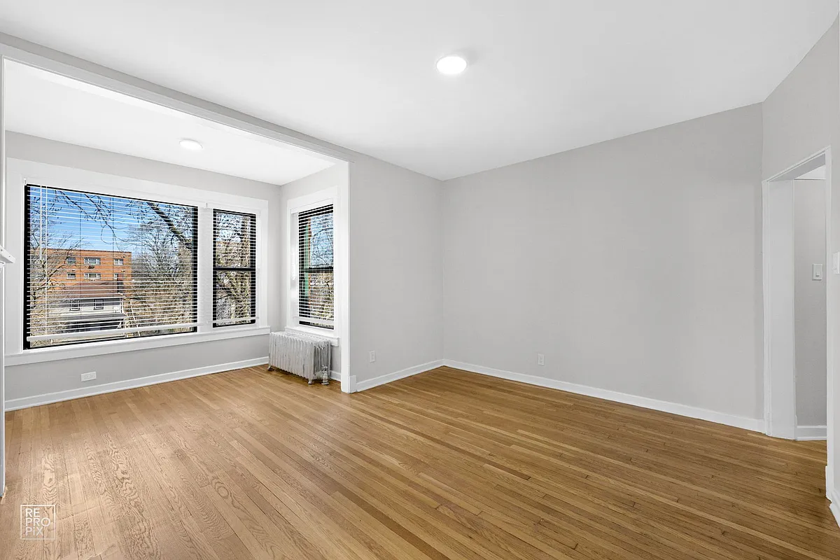 Building Photo - 2826 E 76th