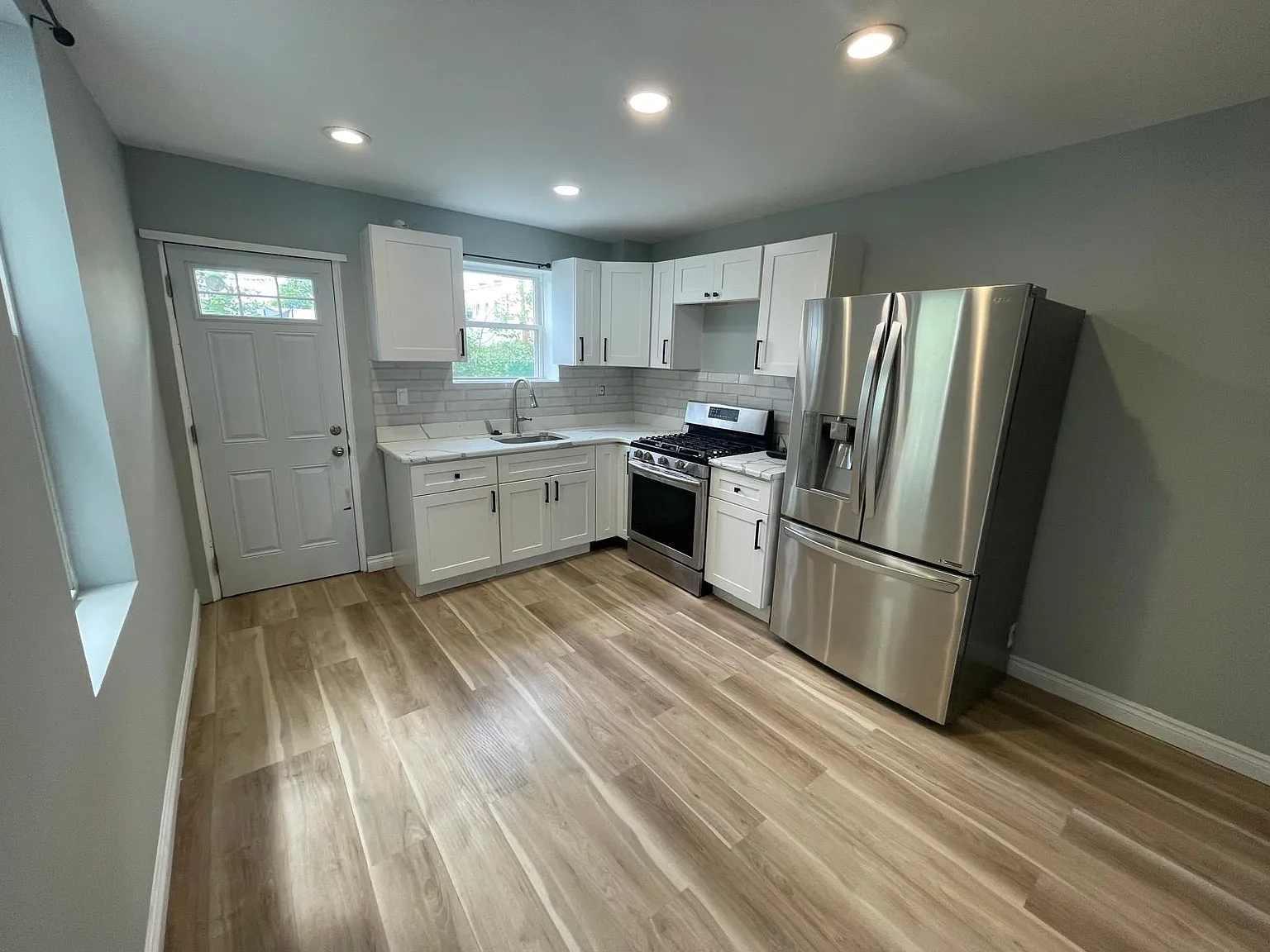 3 bed, 1240 sqft, $1,699 — Photo 3