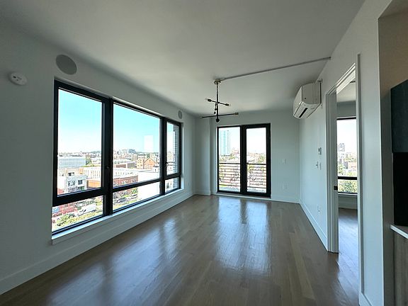 4th image of 880 Rogers Ave #529