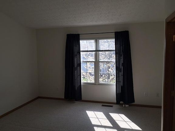 3rd image of 152 Saratoga St