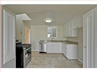 3rd image of 98 Gambetta St