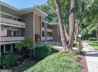 7517 Spring Lake Dr APT B2, Bethesda, MD 20817