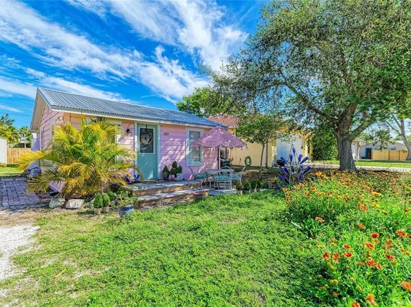 1885 Vamo Dr, Sarasota, FL 34231