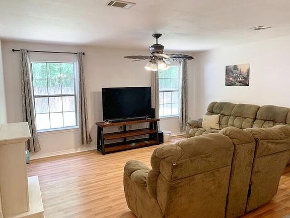 3rd image of 4820 Acorn Dr