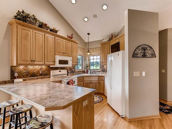3rd image of 21196 Odell Ave N