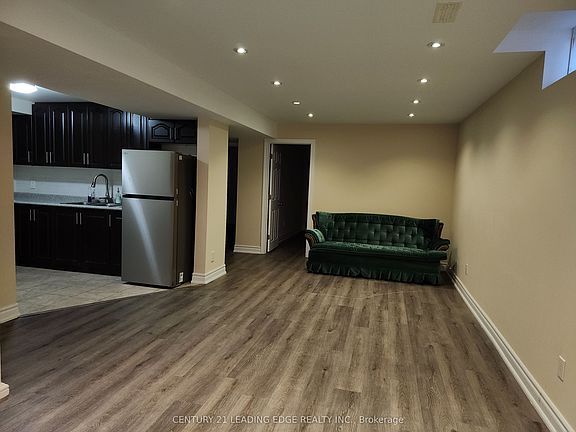 4th image of 140 Roxbury St #Basement