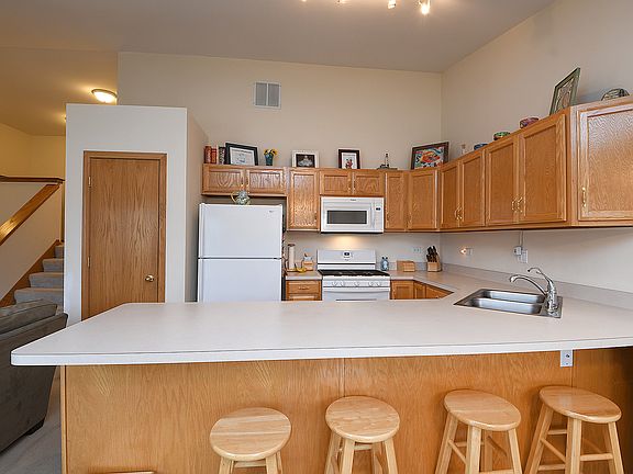 5th image of 8218 W Auburn Ln