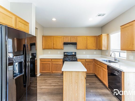 3rd image of 704 Fort Mandan Ct