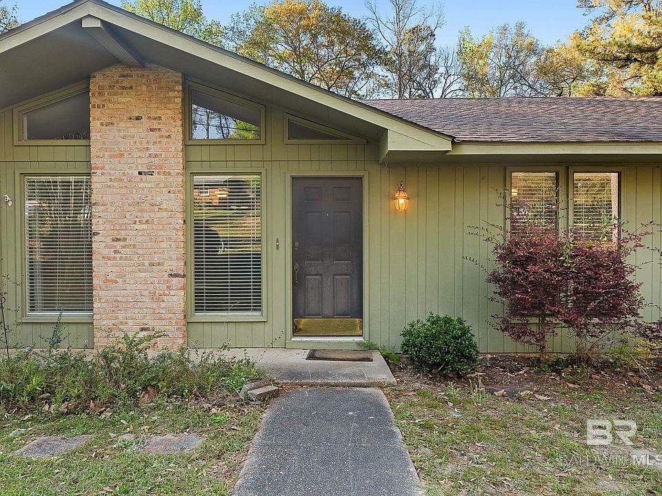 1st image of 208 Confederate Dr N