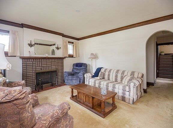 3rd image of 1047 Greenview Ave
