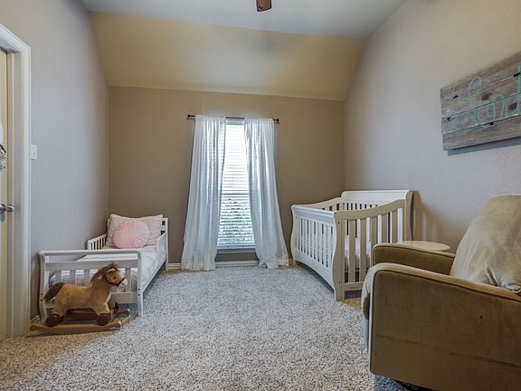 5th image of 222 Creekwood Dr