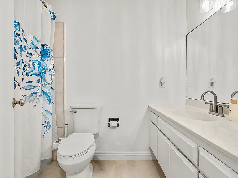 15634 Wharff Ln — Photo 18