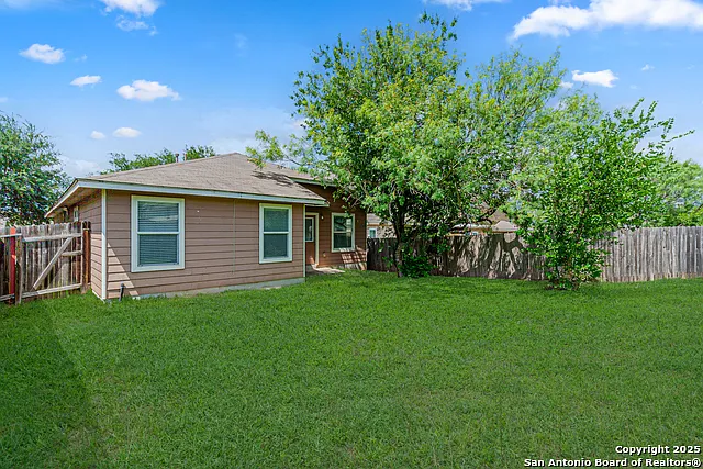 3 bed, 2.0 bath, 1588 sqft, $1,550 — Photo 3