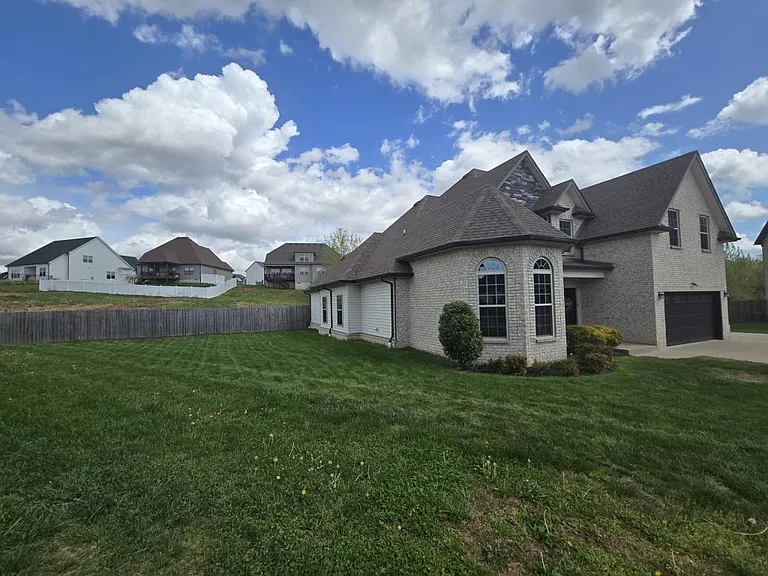 425 Veronica Ct — Photo 53