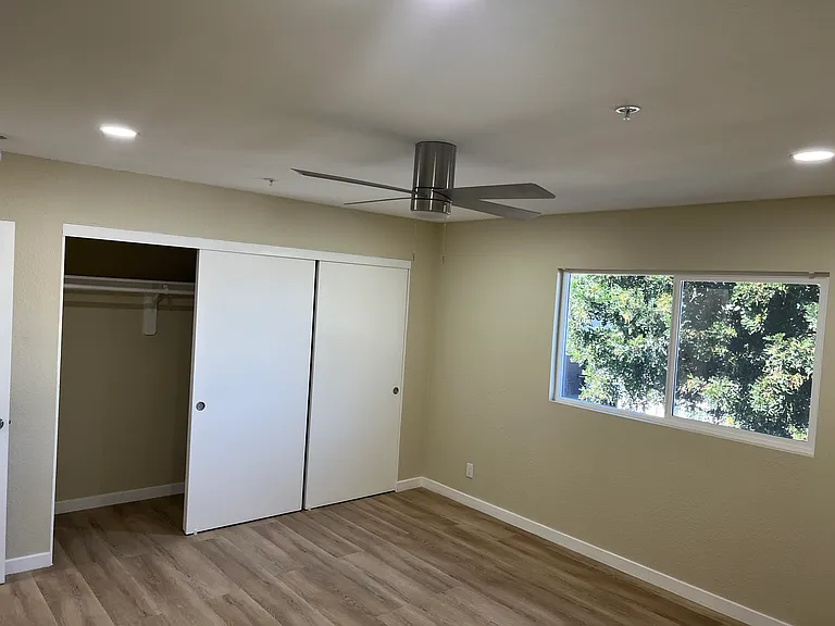 16463 Woodruff Ave — Photo 28
