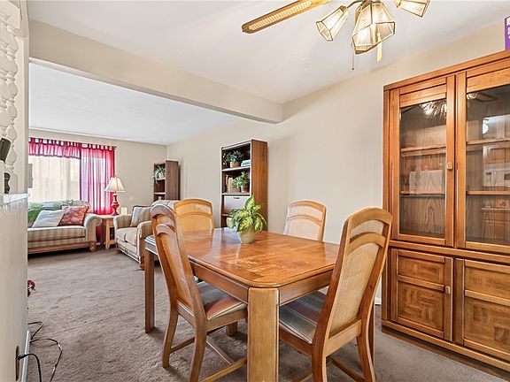 5th image of 900 Maplewood Dr