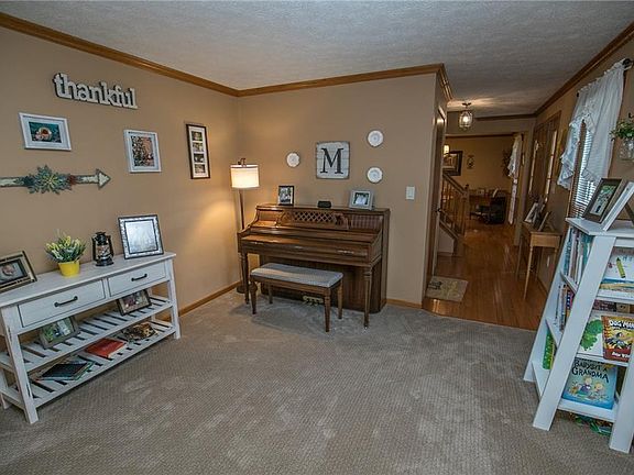 3rd image of 4258 Bunker Ln