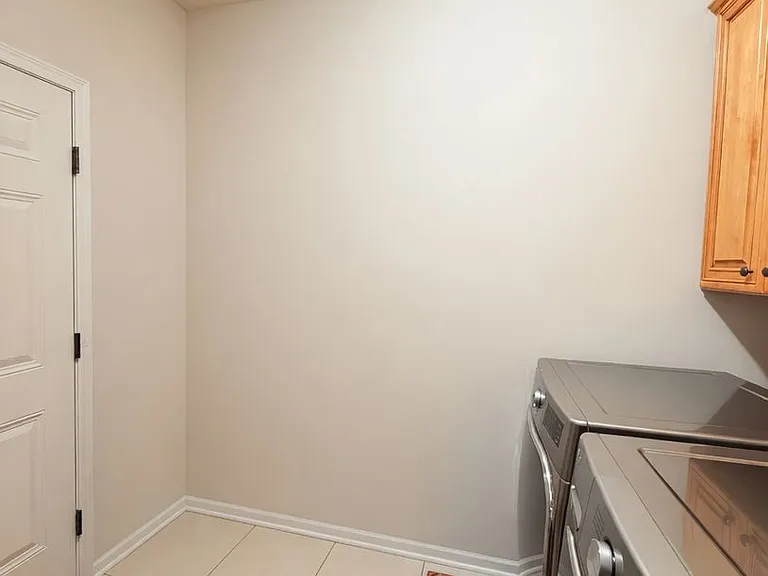 1443 Bethesda Cir — Photo 29