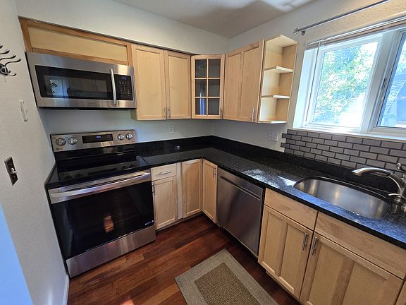 4th image of 620 Pearl St