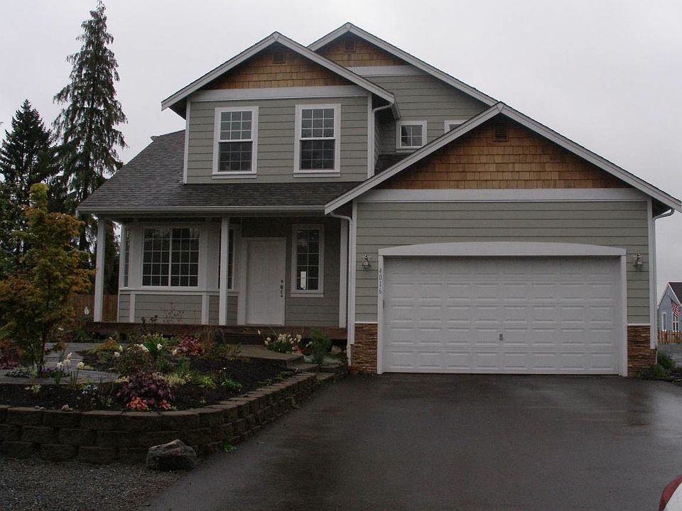 Nicely landscaped craftsmen home