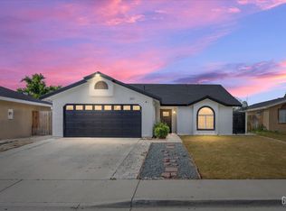 337 Cesar Chavez Ln, Delano, CA 93215