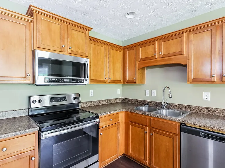 210 Greenland Dr — Photo 7