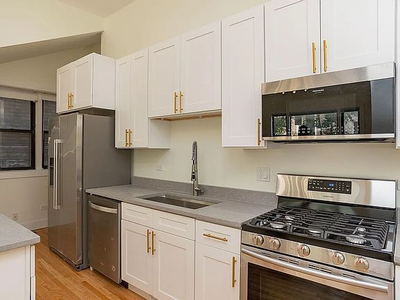 4th image of 2301 N Oakley Ave #1
