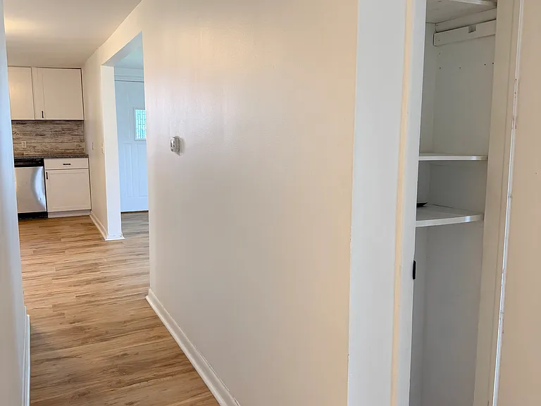 277 N La Salle Ave — Photo 7