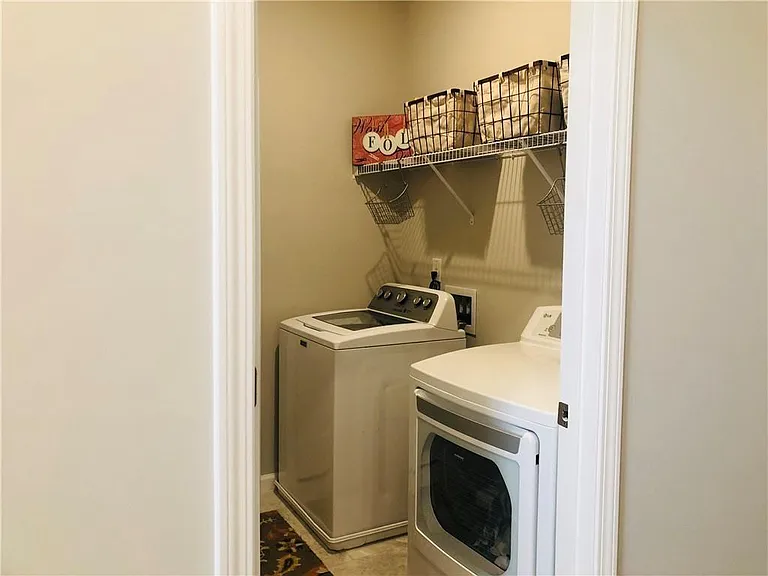 324 Beacons Pl — Photo 16