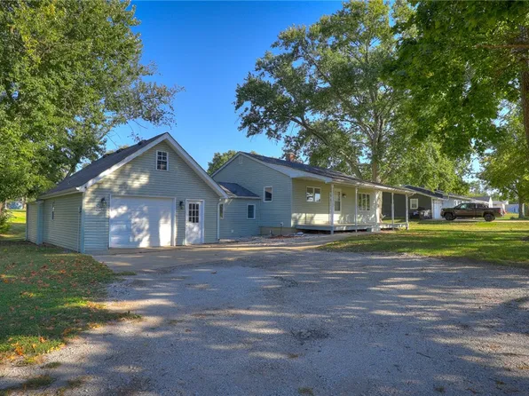 530 N State Route 121, Mt Zion, IL 62549