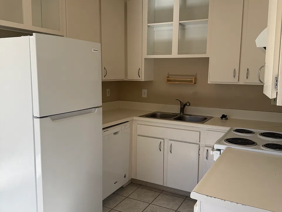 251 S Saturmino Dr #3
