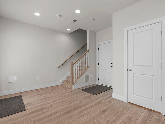 5th image of 1926 Chapman Ave