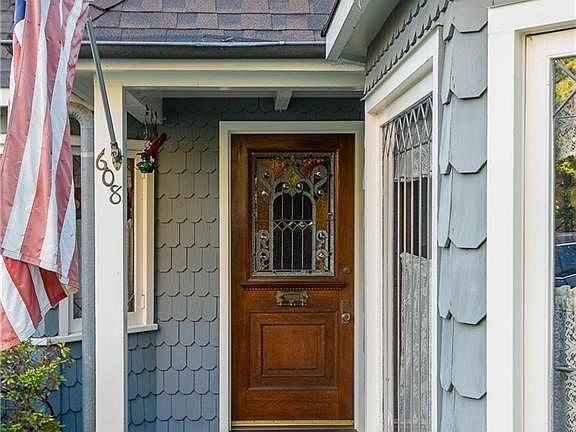 3rd image of 608 Fairview Ave