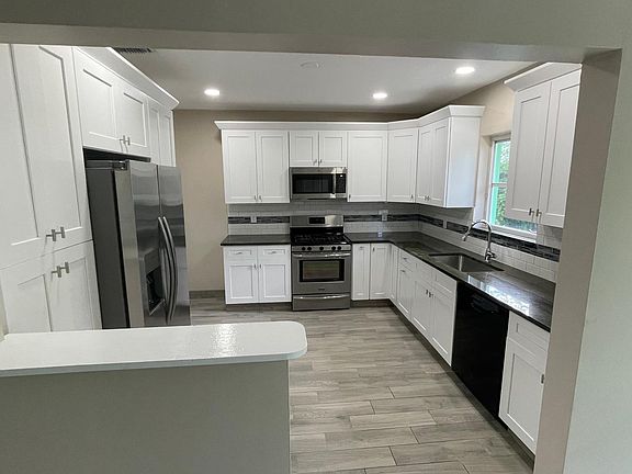 2nd image of 322 Vanderbilt Dr