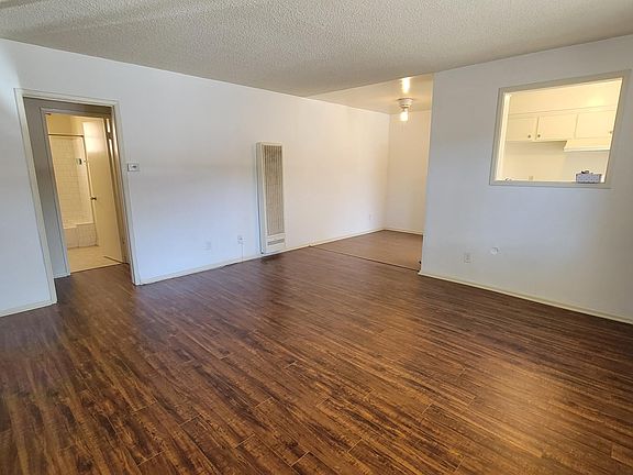 3rd image of 602 E Tujunga Ave APT C