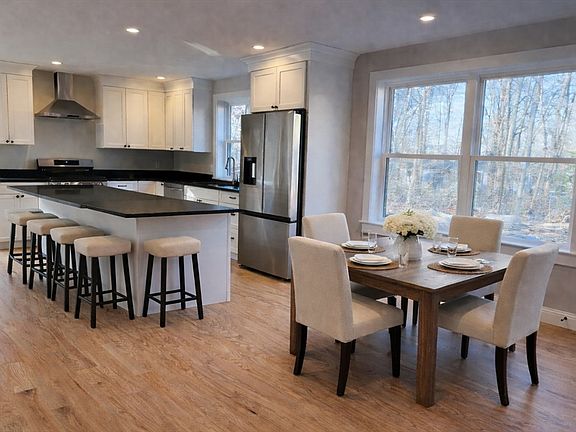 2nd image of 329 Tickle Rd