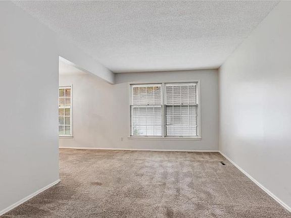 3rd image of 8209 W 98th St