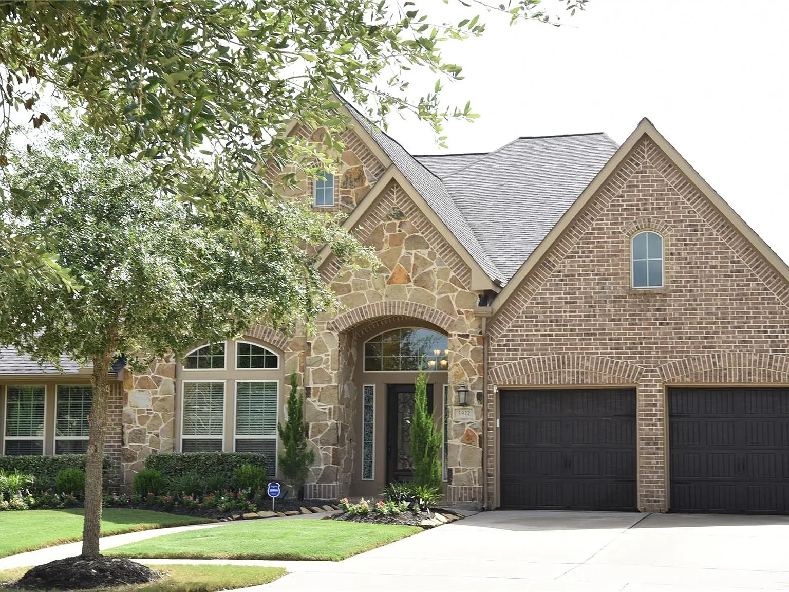 4 bed, 3.0 bath, 3564 sqft, $3,000 — Photo 1