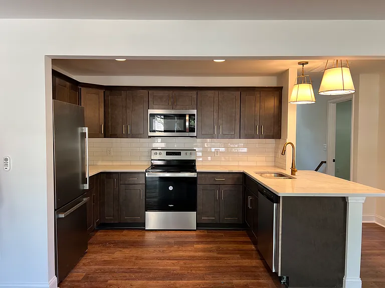 375 N Church St — Photo 3