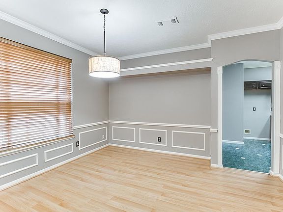5th image of 218 Burkwood Ct