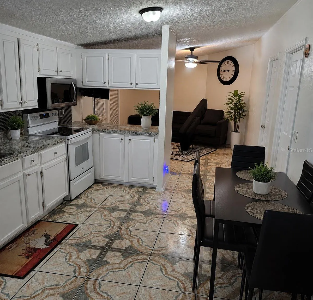 2 bed, 1152 sqft, $1,895 — Photo 3